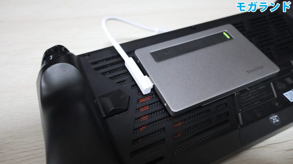 ケーブルをSHARGE DISK PLUSに接続