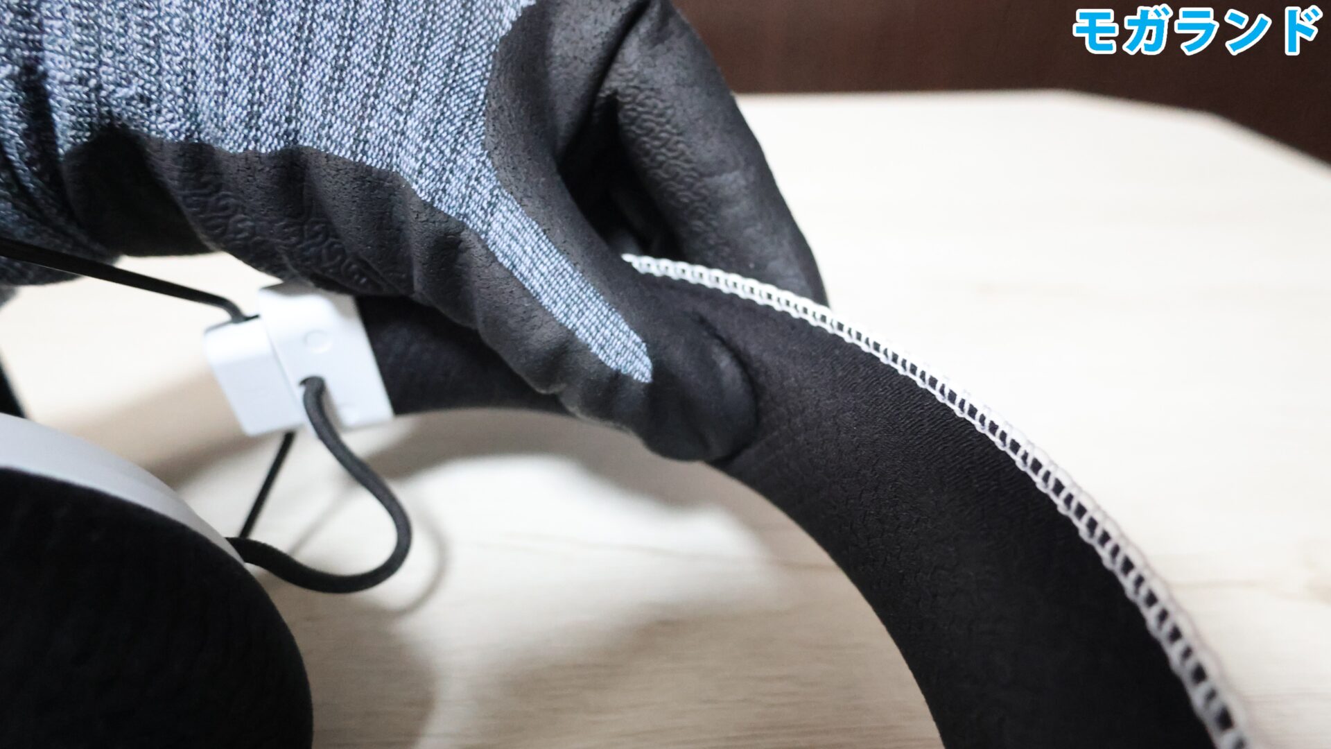 ヘッドバンドにも「RAZER FLOWKNIT 2 層メモリーフォームクッション」は採用