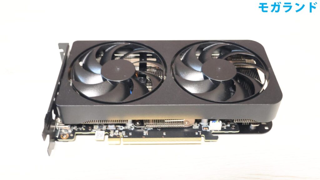 玄人志向 RD-RX9060XT-E16GB/DFの表面