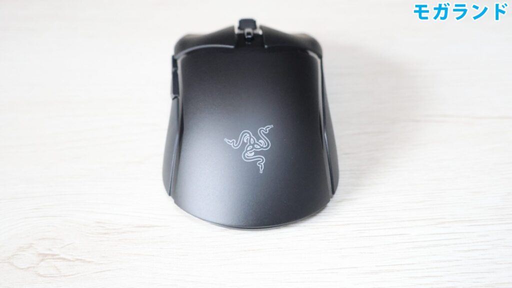 Razerのロゴが装飾