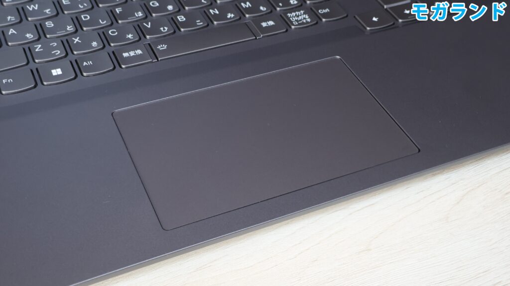 タッチパッドのサイズは大きい