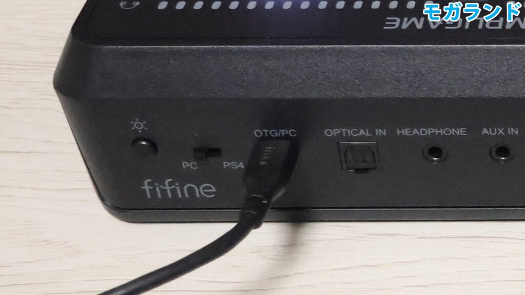 USBケーブルをUSB Type-Cポートに接続