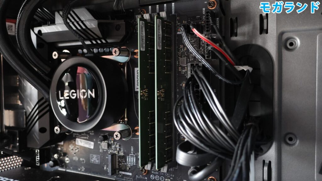 メモリはヒートシンクのないタイプ