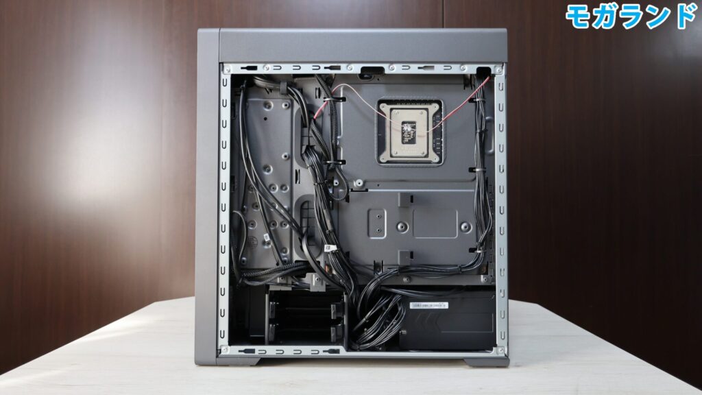 3.5インチベイ、電源にアクセス