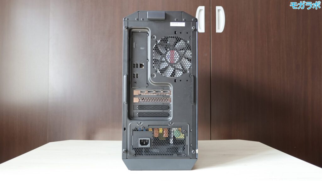 Lenovo LOQ Tower 26ADR10のバックパネル