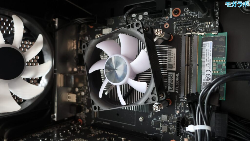 CPUクーラーにはトップフロー型の空冷タイプ