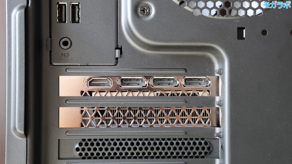 Lenovo LOQ Tower 26ADR10のビデオカードのインターフェース