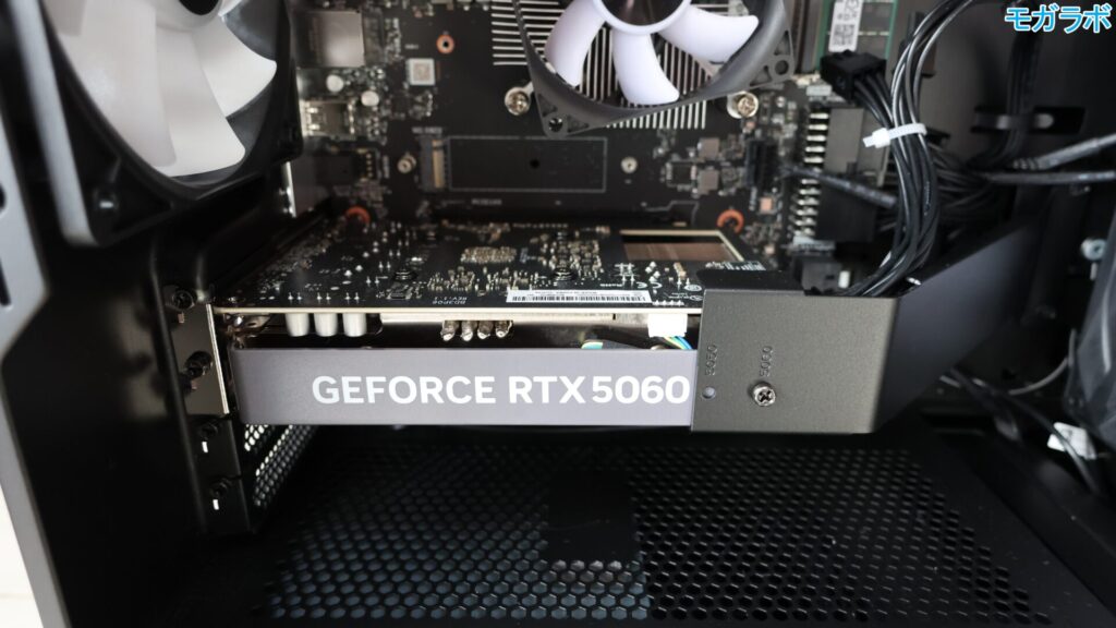 ビデオカードホルダーでガッチリと固定