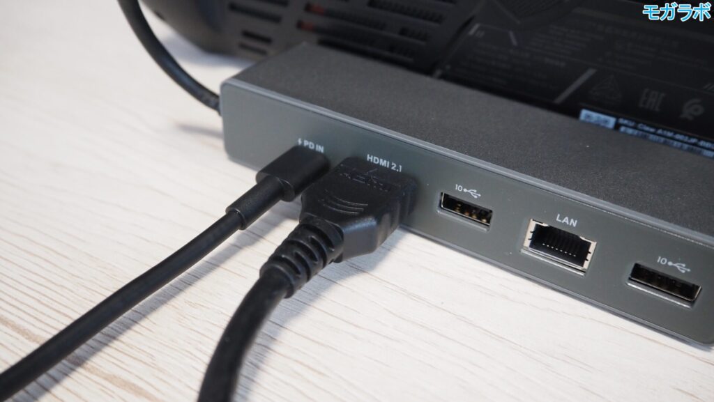 HDMI 2.1ポートにHDMIケーブルを接続