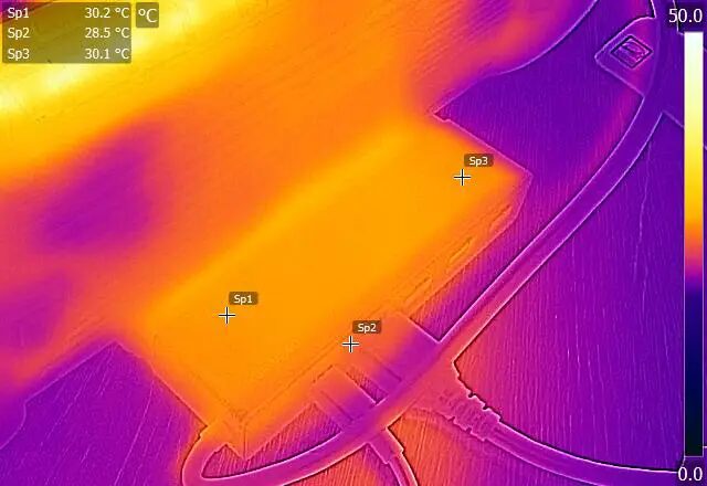 サーマルカメラで表面温度を計測