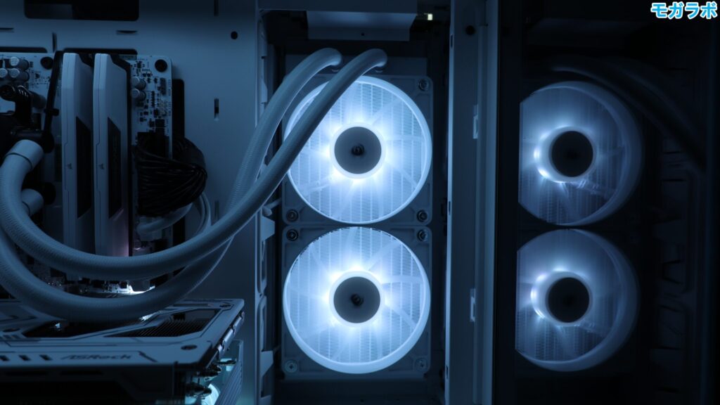 ラジエーターの2基のファン