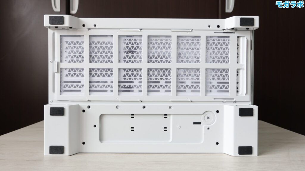 ボトムには防塵パネル