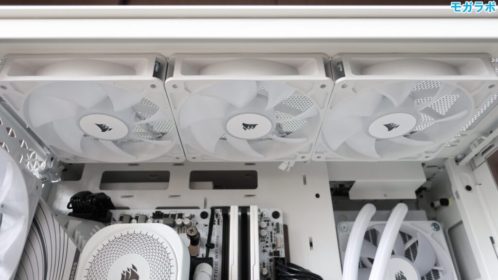 CORSAIR RS120 ARGBが3基搭載